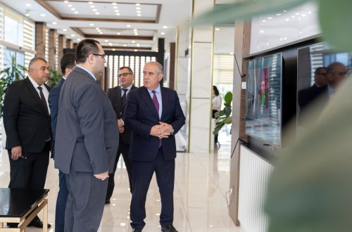 Nazir Məcnun Məmmədov bölgələrdə fəaliyyət göstərən kənd təsərrüfatı müəssisələrinə baş çəkib