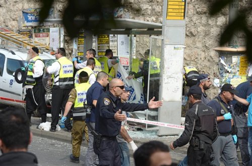 İsrailin Qüds şəhərində polisə bıçaqla hücum olub, ölən və yaralanan var