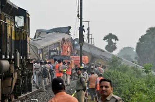 Hindistanda qatar qəzası: 13 nəfər ölüb
