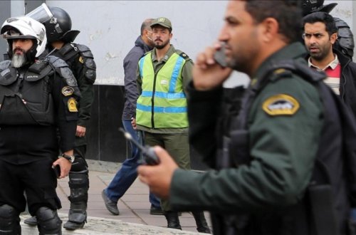 İranda polis əməkdaşlarına hücum olub, ölən və yaralananlar var