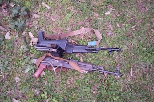 Balakəndə 2-si “Kalaşnikov” avtomatı olmaqla ümumilikdə 5 odlu silah aşkar edilib