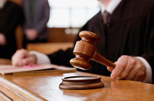 Şəmkirdə qohumunun marketindən 500 min manata yaxın pulu mənimsəyən şəxsə hökm oxunub