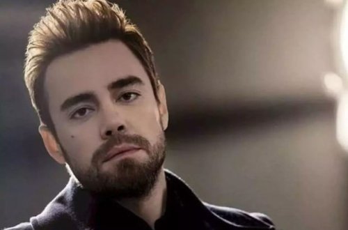 Türkiyəli ulduzdan pərəstişkarlarını qorxudan xəbər: Səkkizinci dəfə əməliyyat olundu