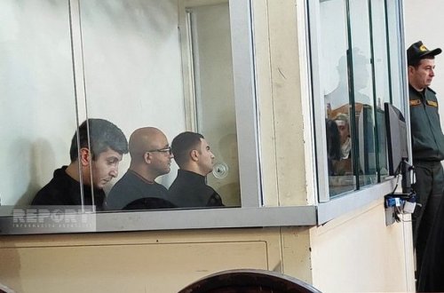 Ərini sifarişlə qətlə yetirməkdə təqsirləndirilən qadının məhkəməsi başlayıb - FOTO