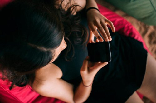 Sevdiyi qızın videosunu dostunun telefonunda görən gənc dəhşət saçdı - Təfərrüat