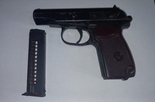 Bakıda “Makarov” tapançası satmaq istəyən şəxs - VİDEO