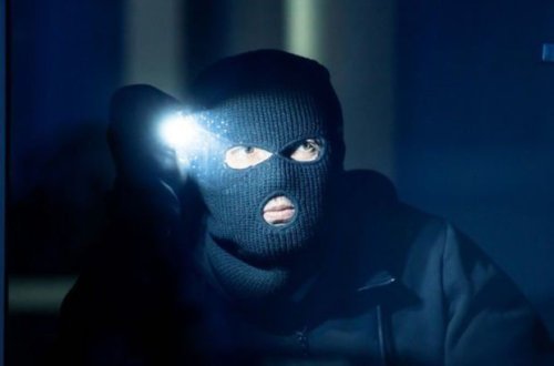 Maska taxıb qadınların yaşadığı evlərə basqın edən şəxslə bağlı QƏRAR