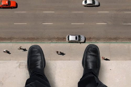 Bakıda DƏHŞƏT: 74 yaşlı kişi 16-cı mərtəbədən özünü atdı