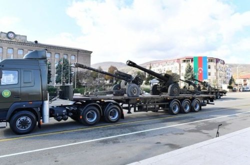 Xankəndidəki paradda ermənilərdən hərbi qənimət kimi götürülən tank və texnikalar nümayiş etdirilib - FOTO