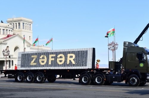 Xankəndidəki paradda erməni hərbi avtomobillərinin nömrələrindən hazırlanan lövhə nümayiş etdirilib