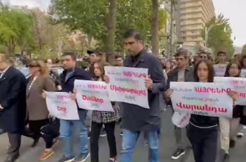 Ermənistanda gənclər hakimiyyət əleyhinə etiraz aksiyası keçirir