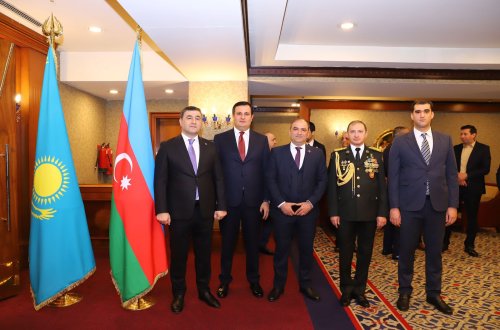 Qazaxıstanda Zəfər Günü münasibətilə möhtəşəm tədbir keçirildi - FOTOLAR