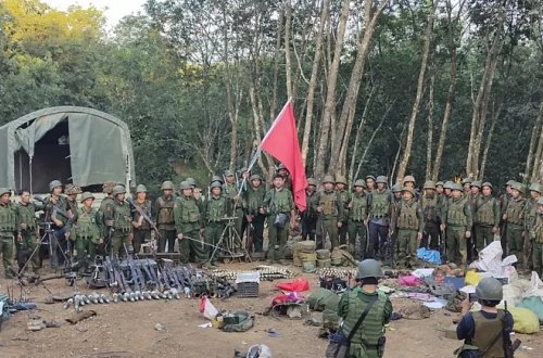 Myanmada ordu ilə silahlı qruplar arasında qarşıdurmalar şiddətləndi