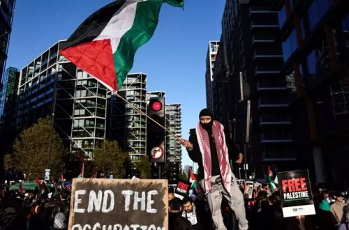 İngiltərədə 300 min insan 