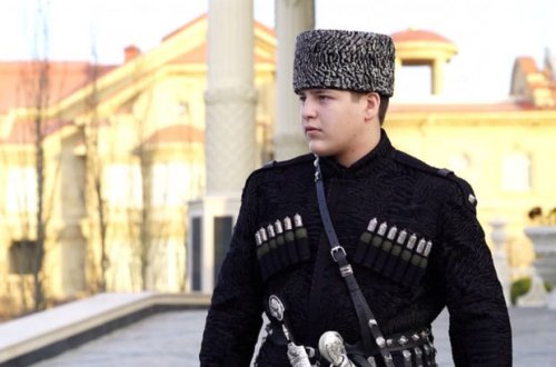 Kadırovun 15 yaşlı oğluna sayca yeddinci orden verilib