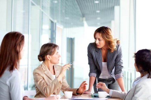 Azərbaycanda işləyən qadınların hüquqları genişləndirilir