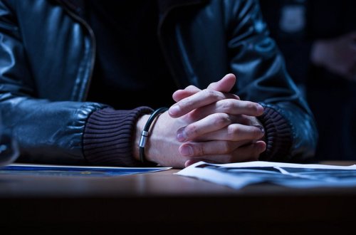 Təqsirləndirilən şəxs barəsində 2 halda cinayət təqibi qiyabi icraat qaydasında aparılacaq