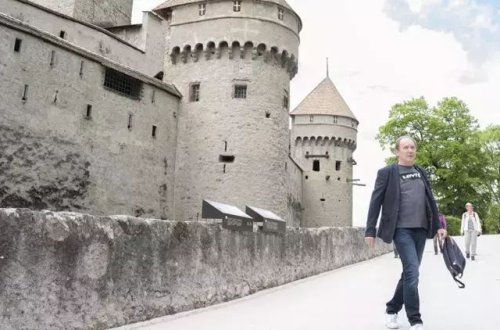 Parkinson xəstəsi neyroprotezlə yenidən yeriməyə başlayıb