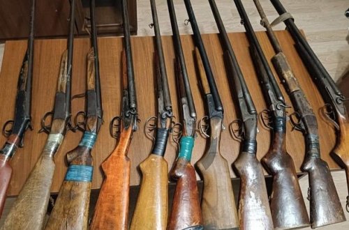 Şirvanda vətəndaşlar qanunsuz saxladıqları ov tüfənglərini polisə təhvil veriblər