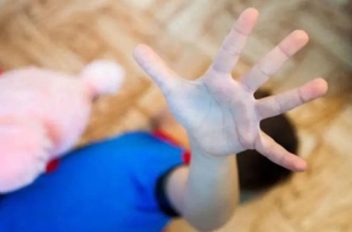 Rusiyada 29 yaşlı kişi azyaşlı uşaqlarını vəhşicəsinə qətlə yetirib