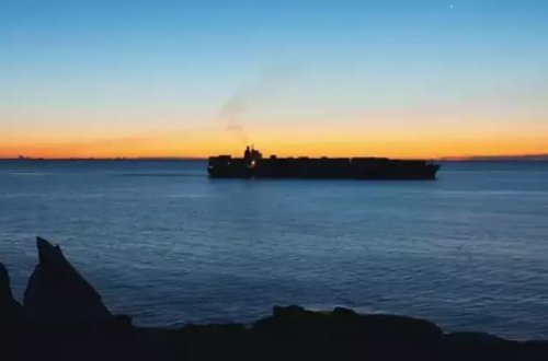 Husilər Qırmızı dənizdə yük gəmisini ələ keçirib