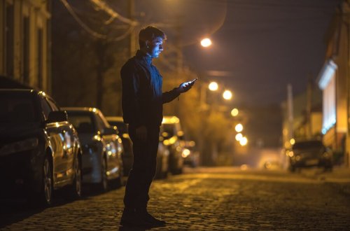 Moskvadan Bakıya gəlib arvadının telefonunda gördüklərindən şok oldu