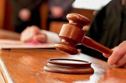 Qadını linglə öldürən şəxsin məhkəməsi başladı