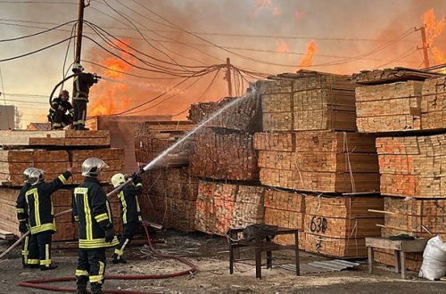 Yanğın yerinə 20-dən çox texnika cəlb olunub - Video - Fotolar