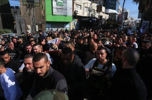 İsrailin xeyrinə casusluq etdiyi iddia edilən iki fələstinli izdiham tərəfindən vəhşicəsinə öldürülüb