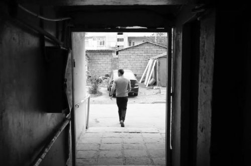 Qul kimi evə bağladılar, səsini qonşular eşitmədi, onu divara dirəyən tanışını öldürdü - CİNAYƏT İŞİ + VİDEO