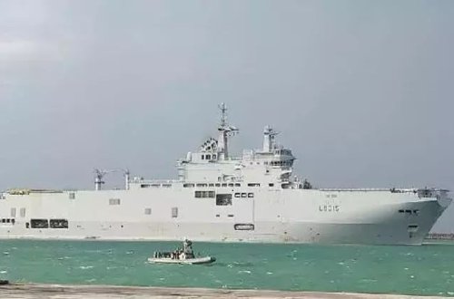 Makron Fransanın amfibiya hücum gəmisinin Misirə çatdığını bildirib