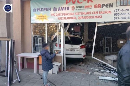 Mingəçevirdə qəzaya düşən avtomobil obyektə girdi – Foto