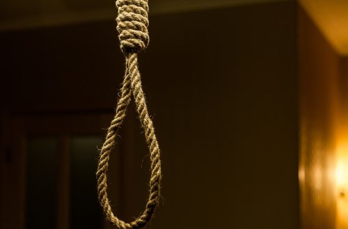 Qubada spirtli içki aludəçisi olan 59 yaşlı kişi intihar edib