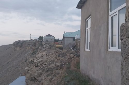 Badamdar sakinindən iddia: Sürüşmə zonasındakı məktəb hər an uça bilər (FOTO/VİDEO)