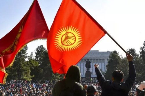 Qırğızıstan bayrağı dəyişir