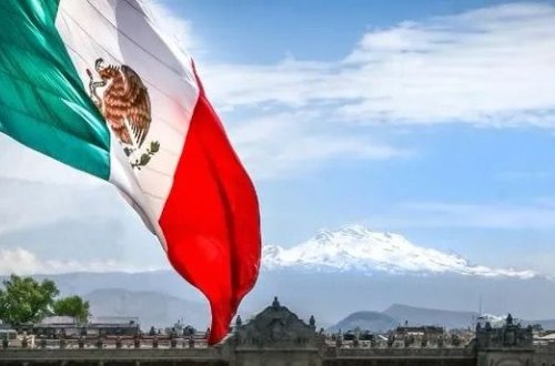 Meksikada nümayişçilər ştatın qanunverici orqanına basqın edib