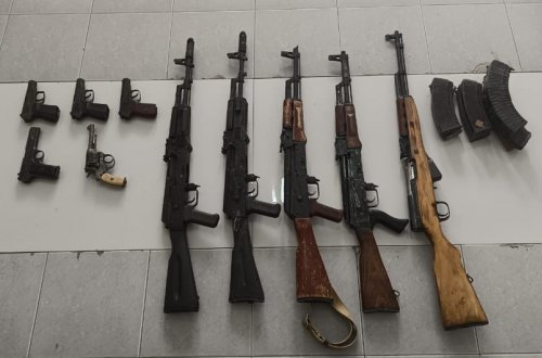 Laçında 4 avtomat, 5 tapança aşkarlanıb