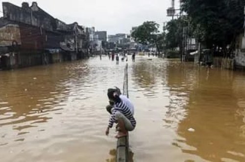 İndoneziyada torpaq sürüşməsi nəticəsində 1 nəfər ölüb 11 nəfər itkin düşüb