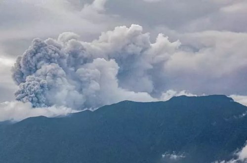 İndoneziyada vulkan püskürüb: 11 alpinist ölü tapılıb