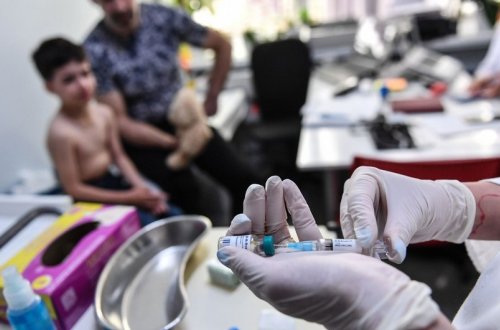 Səhiyyə Nazirliyi 10 yaşa qədər uşaqların qızılcaya qarşı vaksinasiyası ilə bağlı valideynlərə çağırış edib