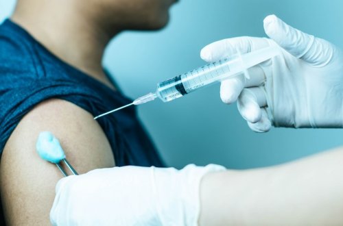 Azərbaycanda yaxın günlərdə orta və böyük yaşlı əhalinin peyvəndlənməsinə başlanılacaq