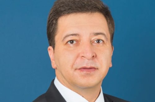 “Elə danışır, sanki soyadı Kərimli deyil, Kerimsondur!” – Elşən Musayev