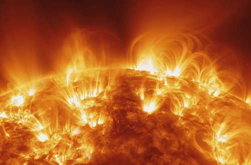 Günəşdə kosmik küləyi Yerə doğru sovuran nəhəng qaranlıq dəlik yaranıb