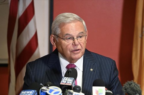 ABŞ senatorunun evində tapılan qızıl külçələr oğurluq hadisəsi ilə bağlantılı çıxdı