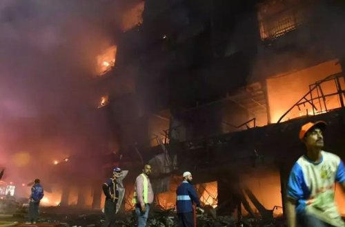 Pakistanda güclü yanğın: 5 ÖLÜ