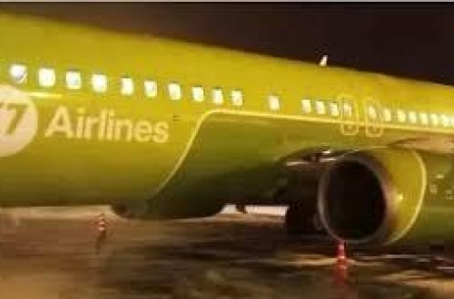 Mühərriki alovlanan sərnişin təyyarəsi məcburi eniş edib