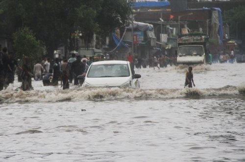 Hindistanda güclü qasırğa 24 nəfərin ölümünə səbəb oldu