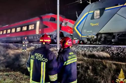 İtaliyada iki qatar qəzaya uğrayıb: 17 nəfər xəsarət alıb