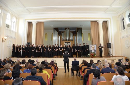 Nəsimi rayonunda Ümummilli lider  Heydər Əliyevin anım gününə həsr olunmuş “Sən elə bir zirvəsən” adlı tədbir keçirilib