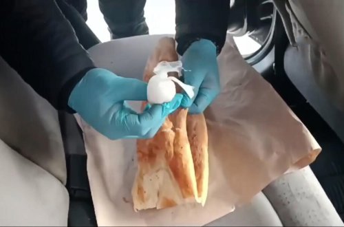 Çörəyin içindən görün nə çıxdı - FOTOlar